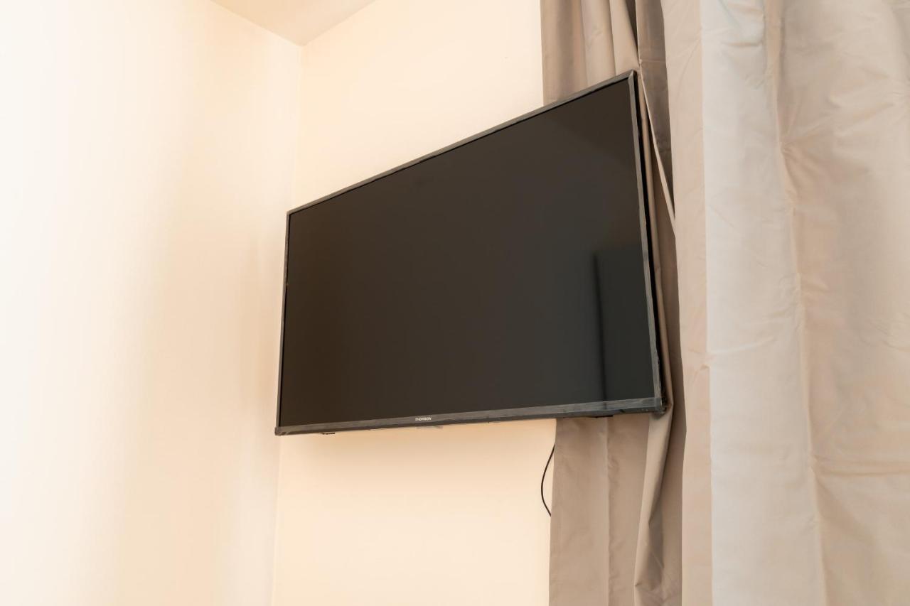 Brand New Studio Apartment #51 With Free Secure Parking In The Center Прага Экстерьер фото