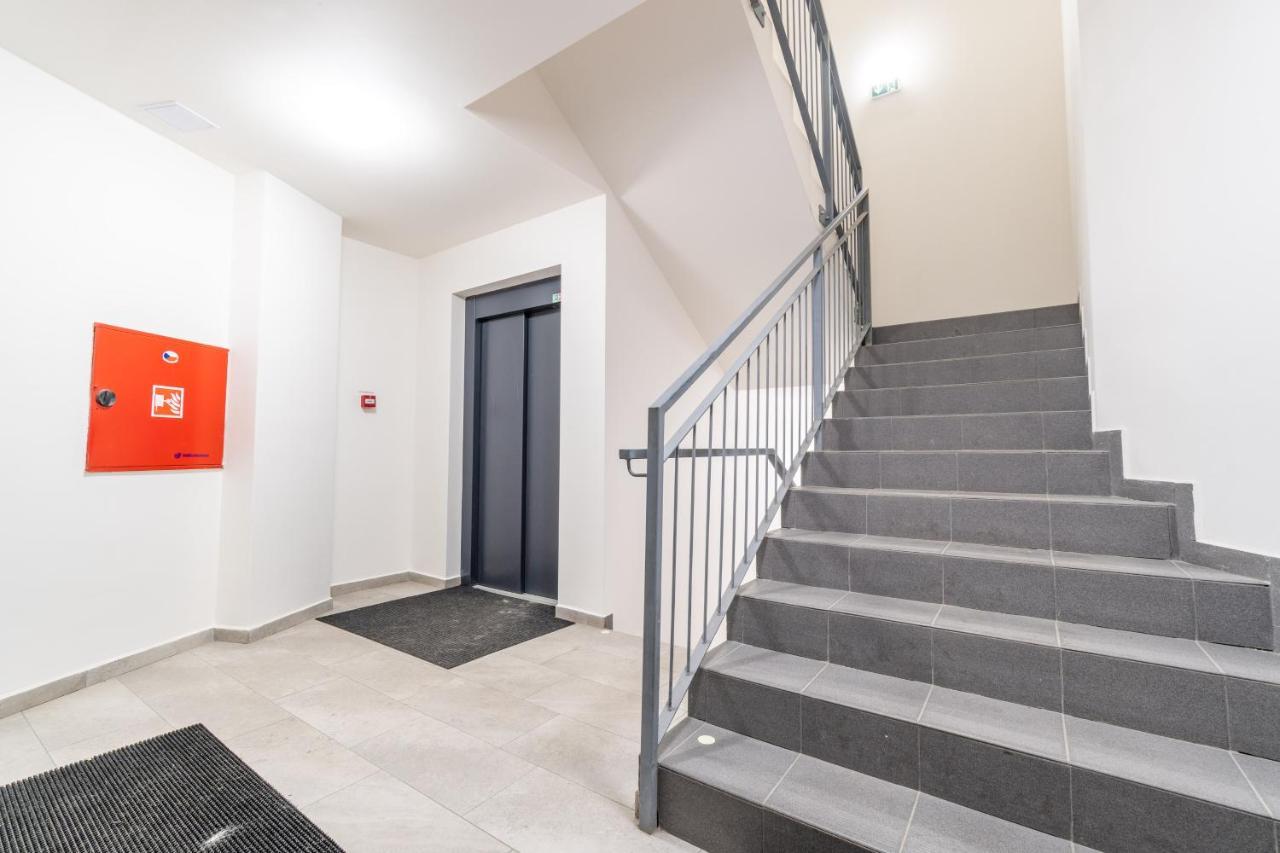 Brand New Studio Apartment #51 With Free Secure Parking In The Center Прага Экстерьер фото